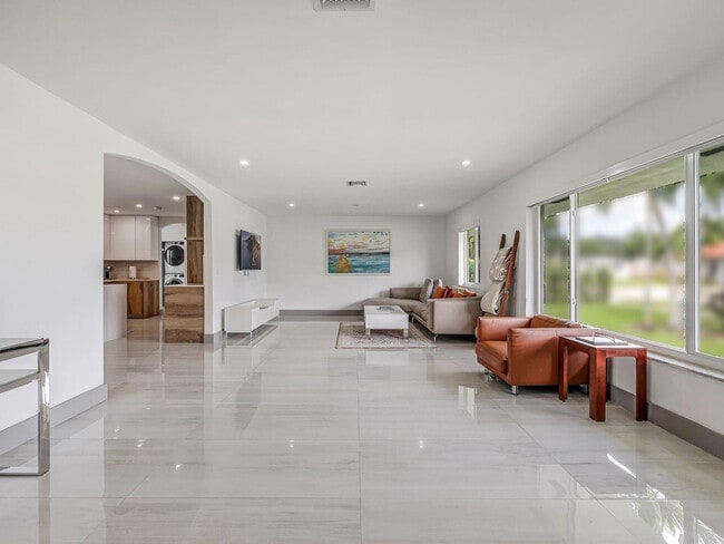 16010 NW 37th Ct in Opa Locka, FL - Building Photo - Building Photo