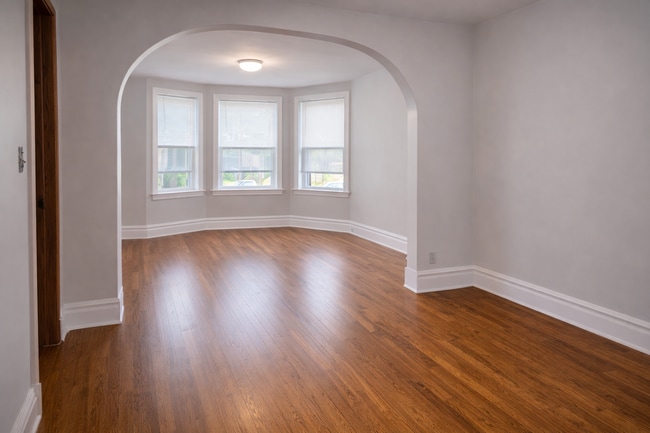 3752 W Dickens Ave, Unit 1st floor unit in Chicago, IL - Building Photo - Building Photo