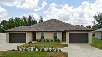 2017 Chiquita Blvd S in Cape Coral, FL - Building Photo