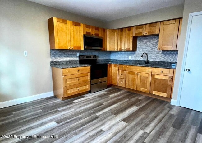 811 Glenwood Rd in Old Forge, PA - Building Photo - Building Photo