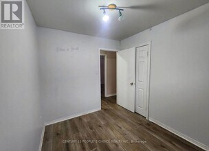 17 Seaborn Rd in Brampton, ON - Building Photo - Building Photo