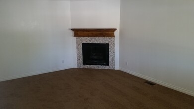 314 W Center St, Unit apt 102 in Bountiful, UT - Building Photo - Building Photo