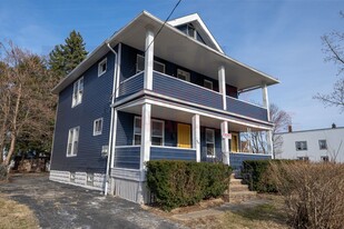 987 Evangeline Rd in Cleveland, OH - Building Photo