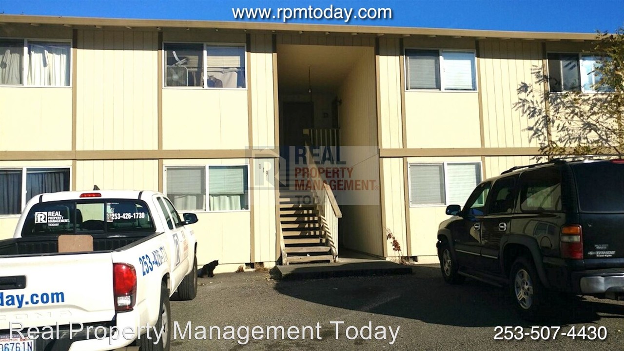 119 170th St E in Spanaway, WA - Foto de edificio