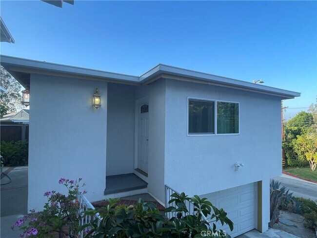 15032 Valley Vista Blvd in Los Angeles, CA - Building Photo - Building Photo