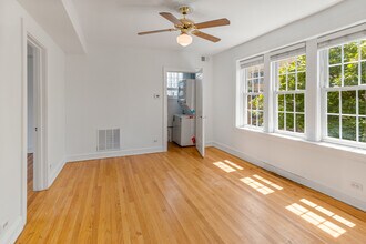 3048 W Cornelia Ave in Chicago, IL - Building Photo - Building Photo
