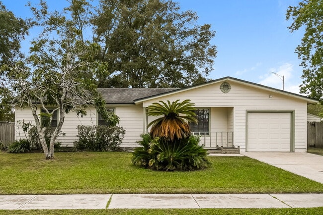 property at 8804 Falcon Trace Dr S