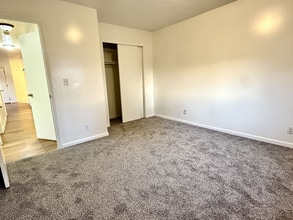 966 Glendale St W in Salt Lake City, UT - Building Photo - Building Photo
