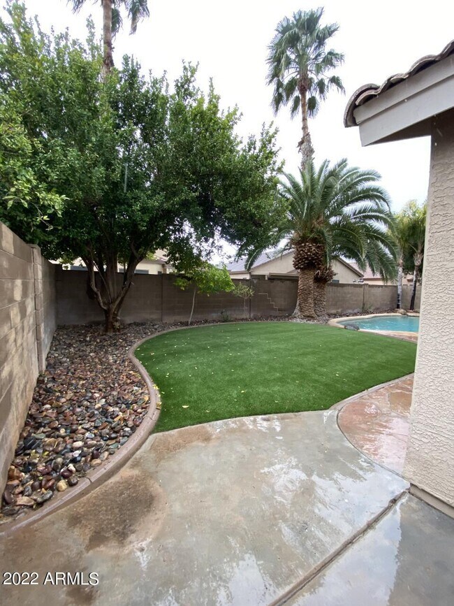 8937 W Lone Cactus Dr in Peoria, AZ - Building Photo - Building Photo