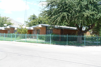 Sun Plaza Apartments in El Paso, TX - Building Photo - Building Photo