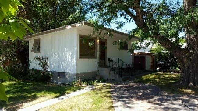 property at 602 1/2 Grand Ave