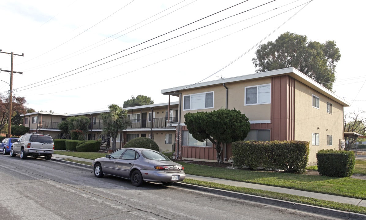 5366 St Mark in Newark, CA - Foto de edificio