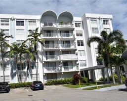 488 NW 165th Street Rd, Unit B-310 in Miami, FL - Building Photo