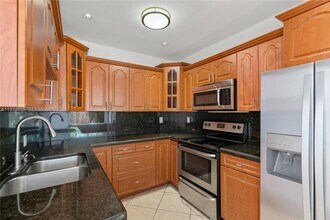 1381 W 63rd St in Hialeah, FL - Building Photo - Building Photo