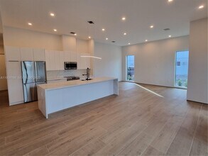 810 NE 14th Pl in Fort Lauderdale, FL - Building Photo - Building Photo