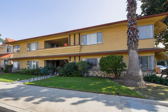 900 E Wilson Ave in Glendale, CA - Building Photo - Building Photo