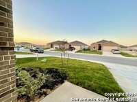 2717 Sierra Chicas Ln in Seguin, TX - Foto de edificio - Building Photo