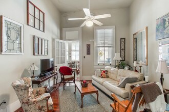 Foucher and Coliseum Apartments in New Orleans, LA - Building Photo - Interior Photo