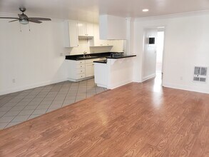 1720 Newport Ave in Long Beach, CA - Building Photo - Building Photo