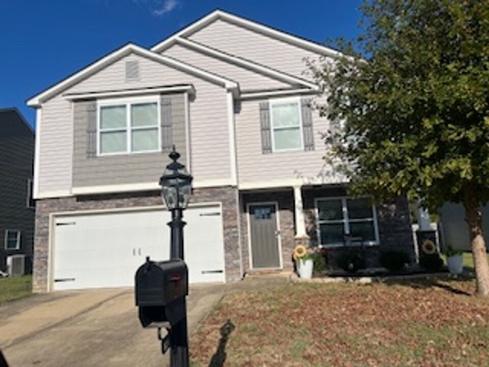 2211 Summer Haven Ln in Tuscaloosa, AL - Building Photo