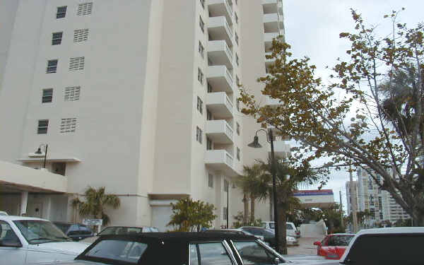 Residences on Hollywood in Hollywood, FL - Building Photo - Building Photo