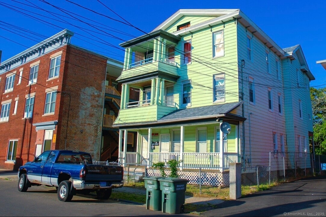 442 Carroll Ave in Bridgeport, CT - Foto de edificio