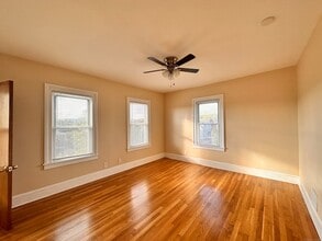 34 N Spring St, Unit Second Floor in Ansonia, CT - Foto de edificio - Building Photo