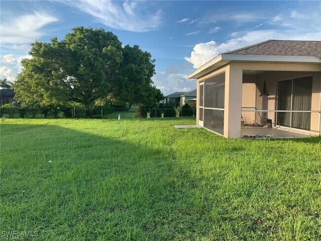 2700 SW 15th Ave in Cape Coral, FL - Building Photo - Building Photo