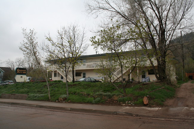 348 Arapahoe Ave in Boulder, CO - Foto de edificio - Building Photo