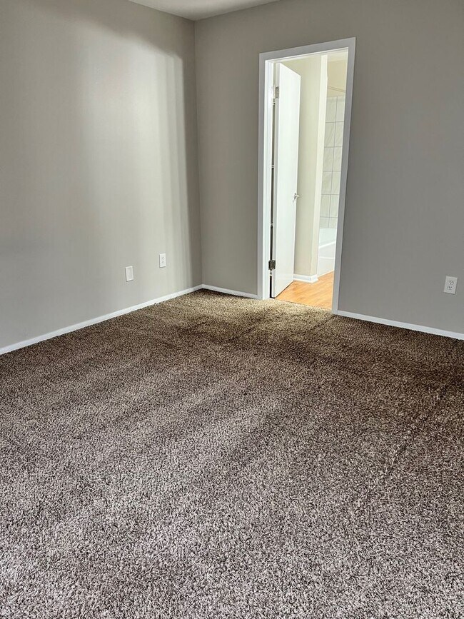 127 Abbey Ln in Chesterton, IN - Building Photo - Building Photo