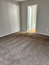 127 Abbey Ln in Chesterton, IN - Building Photo - Building Photo