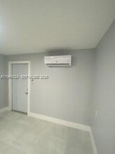 636 SE 5th Pl in Hialeah, FL - Building Photo - Building Photo