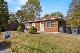 521 Hawkins Rd in Clarksville, TN - Building Photo - Building Photo