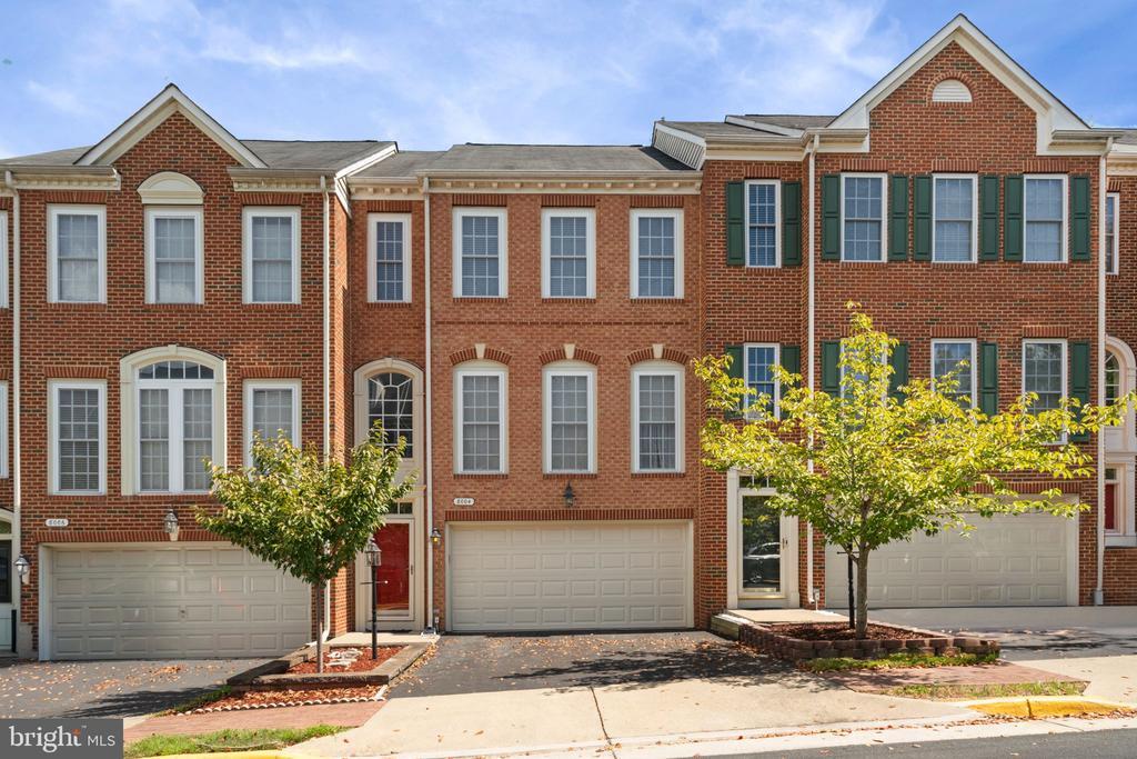 8004 Samuel Wallis St in Lorton, VA - Building Photo