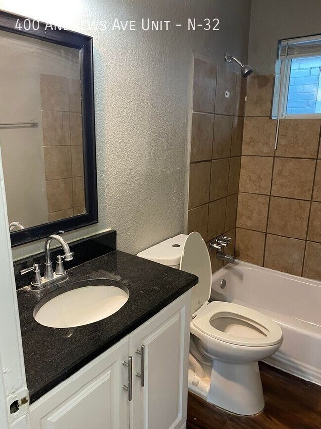 400 Andrews Ave in Dallas, TX - Building Photo - Building Photo