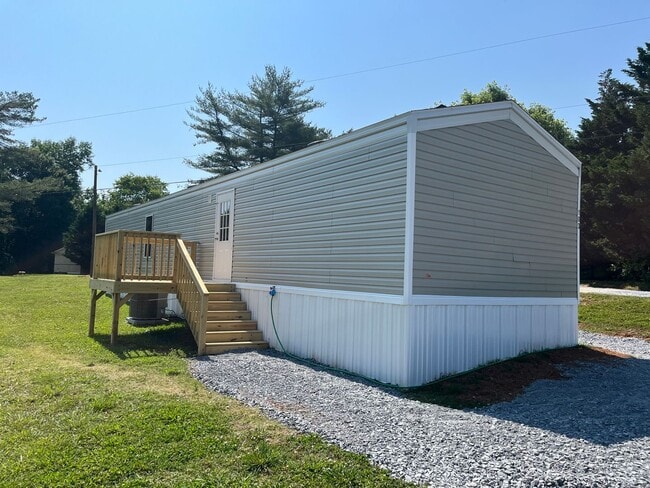 103 Kern Ct in Lawndale, NC - Building Photo - Building Photo