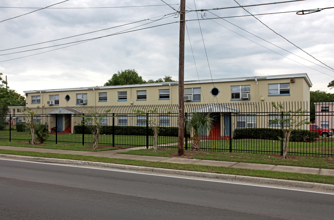 Taylor Apartments in Apopka, FL - Building Photo