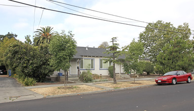 1015-1021 Warren St in Redwood City, CA - Building Photo - Building Photo