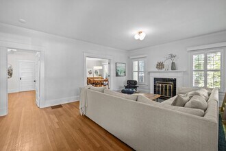 1015 W Trinity Ave in Durham, NC - Building Photo - Building Photo