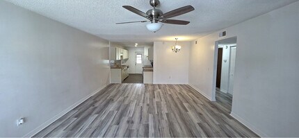 758 W Rosewood Ln in Tavares, FL - Building Photo - Building Photo