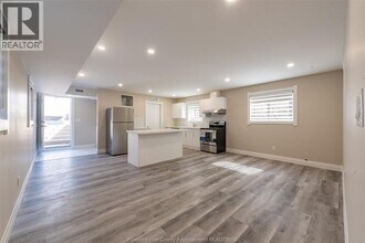 912 Hall Ave in Windsor, ON - Building Photo - Building Photo