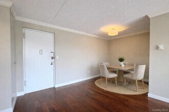 128 Colonial Pkwy in Yonkers, NY - Building Photo - Building Photo