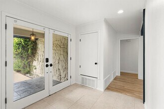 2404 Coral Ridge Cir in Austin, TX - Building Photo - Building Photo