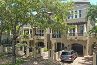 Villas at Santander in Coral Gables, FL - Foto de edificio - Building Photo