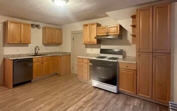 21 Clarke St, Unit 21 Clarke Upper in Concord, NH - Building Photo - Building Photo