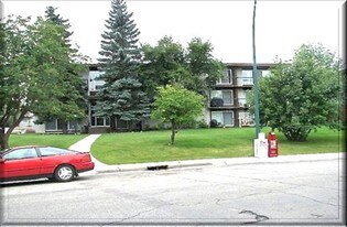 7627 4A St SW in Calgary, AB - Building Photo