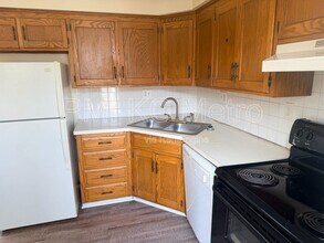 102 E Sunrise Dr in Belton, MO - Building Photo - Building Photo