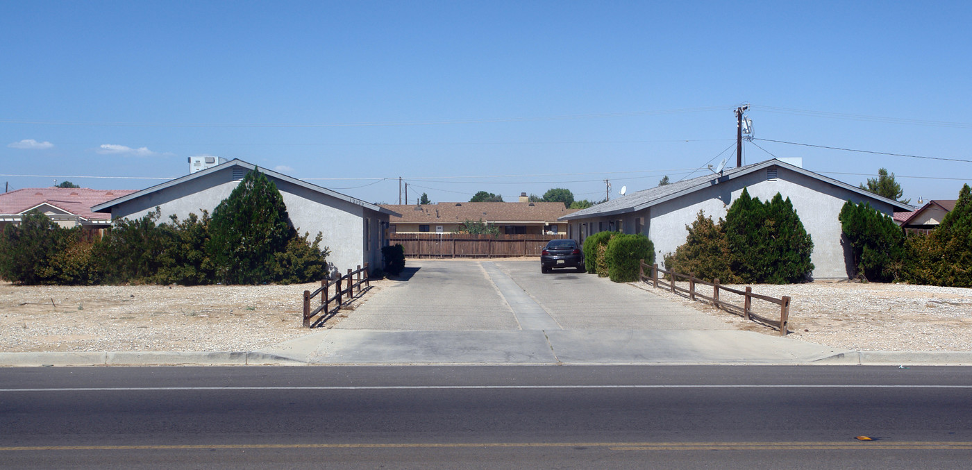 12320 Kiowa Rd in Apple Valley, CA - Building Photo