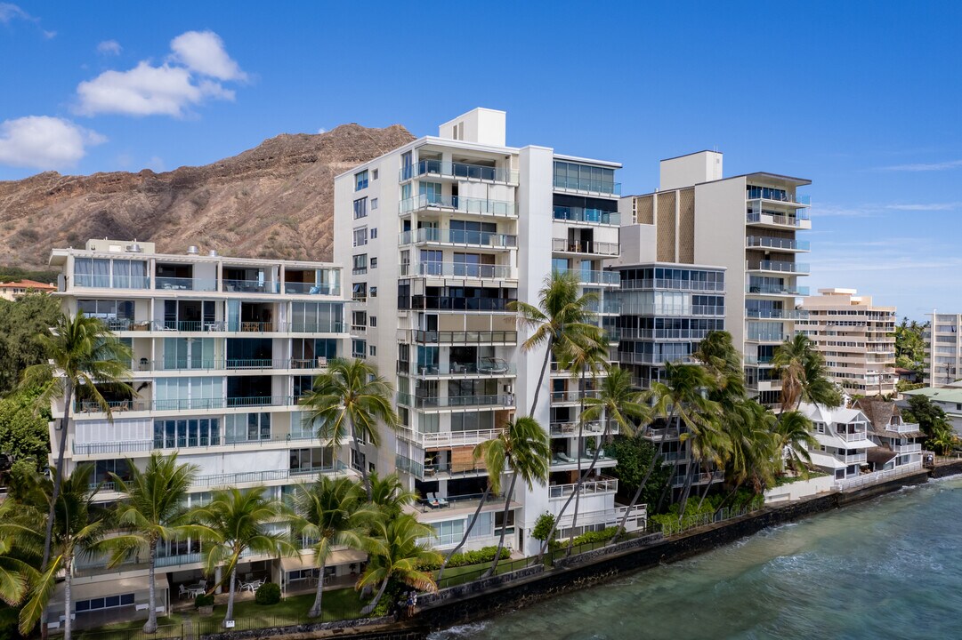 3003 Kalakaua Ave in Honolulu, HI - Building Photo