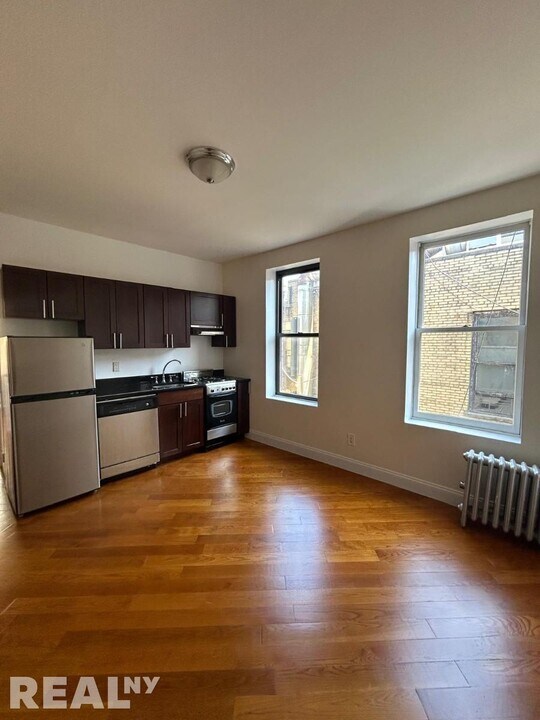 207-209 W 11th St-Unit -6B in New York, NY - Building Photo